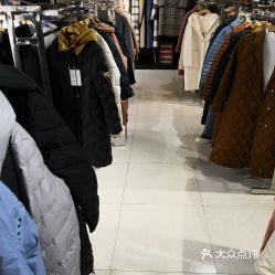 外貿(mào)服裝工廠折扣店