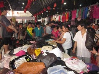 來北京動物園服裝批發市場的時候,需要知道一些進貨技巧_53貨源網